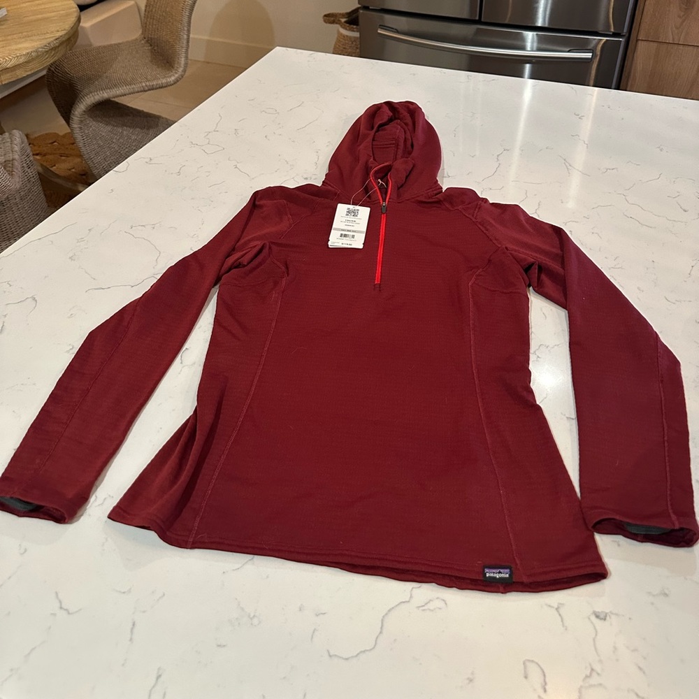 Patagonia Capiline zip-front performance base layer hoody in Small.